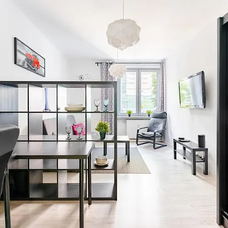 Apartment Flat At Poznanska Str Great Location Centre *
