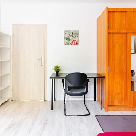Apartment Flat At Poznanska Str Great Location Centre